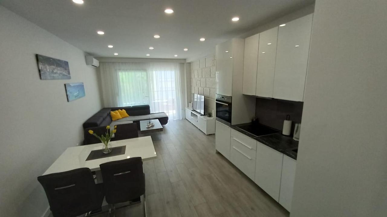 Lux Apartman Antonija Макарска Экстерьер фото
